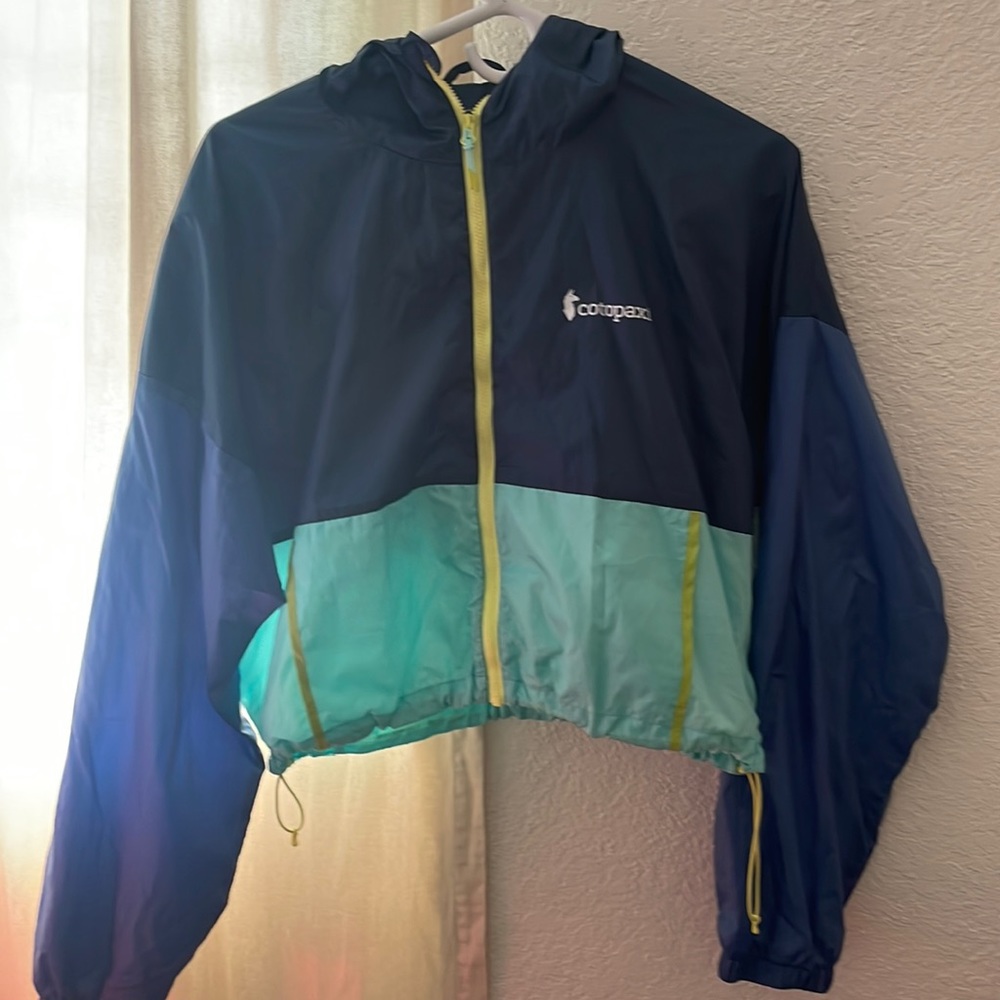 Mint condition Cotopaxi cropped packable windbreaker // size small